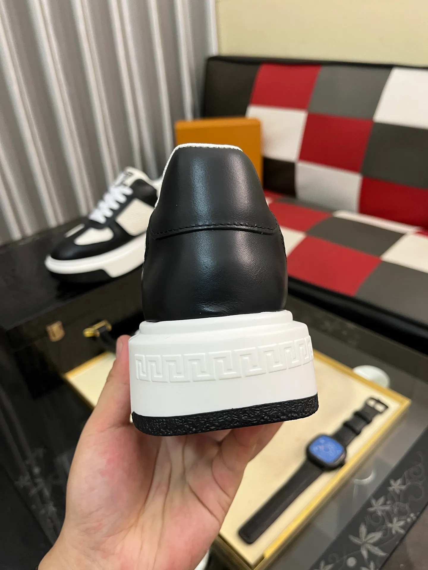 Men's shoes 💰458⌚️⌚️《Louis vuitton/LV Louis Vuitton》original quality.~ Unique modern style sneakers. 🏃A must-have casual shoe for trendy men😍😍 Original brand imported from Italy, imported original leather, cowhide lining (refuses to discolor and grind feet) sole: original sole provided by the original factory, French lazy style design ⚠️Fit to the feet, original quality, super comfortable original sole. Code number: 38-442️⃣Colors available